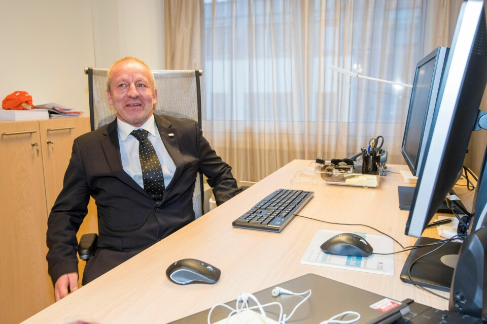 Geir Inge Sivertsen etter nøkkeloverrekkelsen i Nærings- og fiskeridepartementet den 24. januar. Etter en drøy måned ber Høyre-politikeren om å få gå av som fiskeriminister.