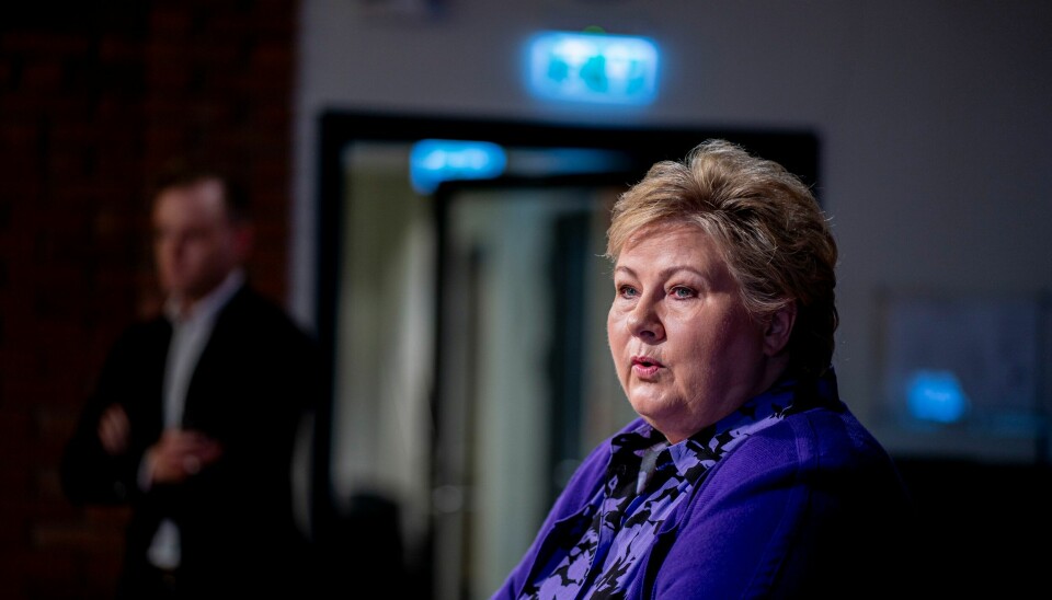 Høyre-leder Erna Solberg fortalte på en pressekonferanse forrige uke at ektemannen Sindre Finnes har drevet med omfattende aksjehandel mens hun ledet landet. Foto: Heiko Junge / NTB Høyre-leder Erna Solberg bør ta permisjon, mener kommentator Jan Arild Snoen. Foto: Heiko Junge / NTB