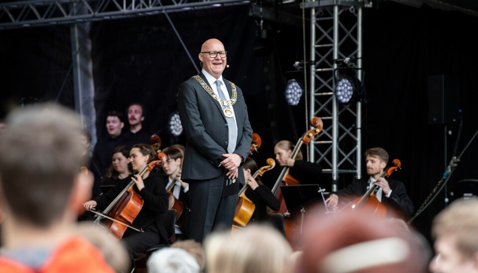 Ordfører Runer Bakervik under åpningen av Festspillene i Bergen på Torgallmenningen tidligere i år. Foto: Marit Hommedal / NTB Ordfører Runer Bakervik under åpningen av Festspillene i Bergen på Torgallmenningen tidligere i år. Foto: Marit Hommedal / NTB