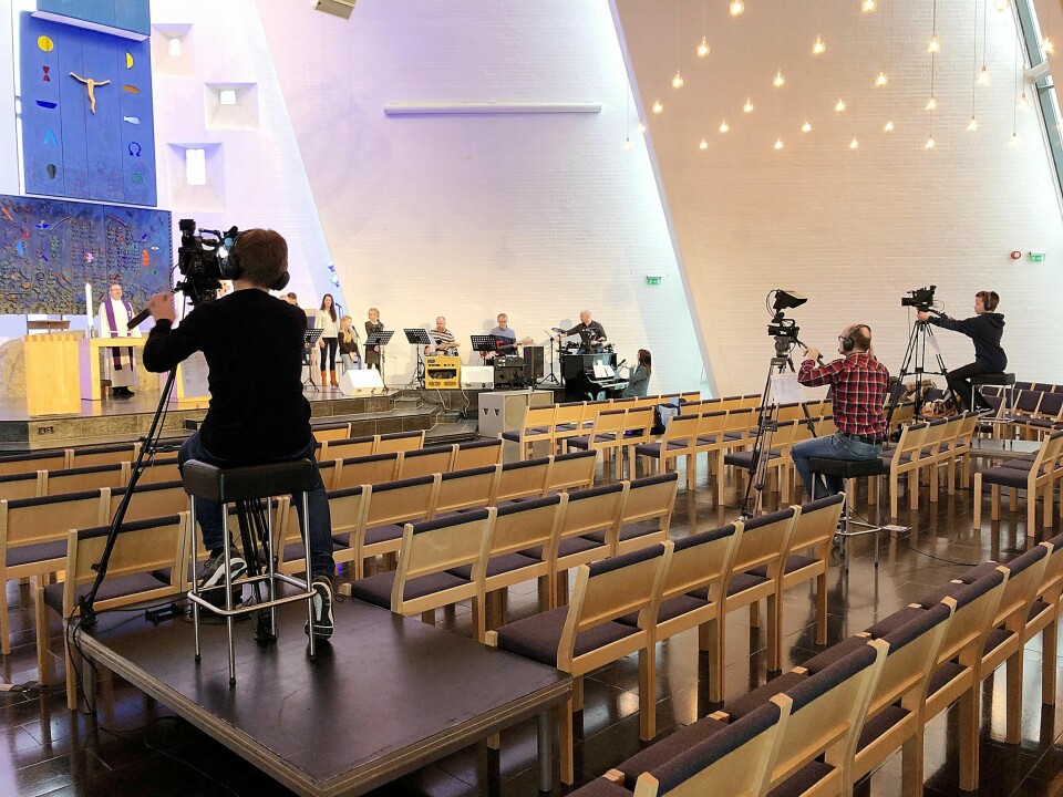 Gudstjenestene fra Nærbø kirke holdes med tomme kirkebenker og strømmes på nett. – Når denne situasjonen oppsto, var det fint å konstatere at vi var klare for å takle den, sier Torgeir Hauge.