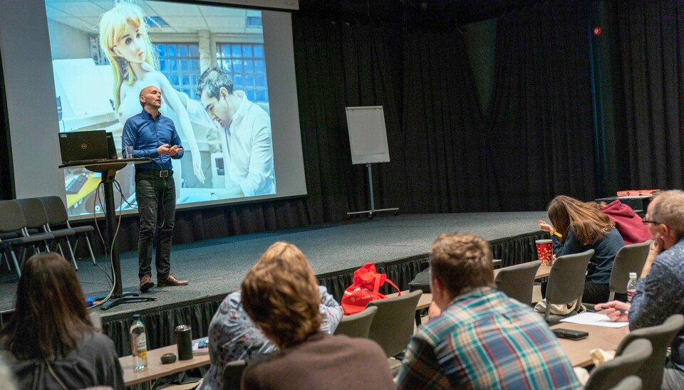 Psykologspesialist Svein Øverlands oppfordring til de oppmøtte på trosopplæringskonferansen var klar: – Følg med på hva som skjer. Man kommer langt med kunnskap om hva som befinner seg der ute.