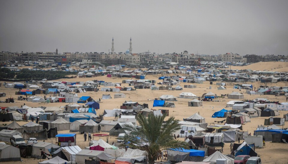 Rafah har huset mange flere flyktninger enn normalt de siste ukene. Nå beordrer IDF flyktninger i østlige deler av Rafah til å evakuere. Fredag omringet de deler av byen med stridsvogner. Foto: Abdel Kareem Hana / AP / NTB Rafah har huset mange flere flyktninger enn normalt de siste ukene. Nå beordrer IDF flyktninger i østlige deler av Rafah til å evakuere. Fredag omringet de deler av byen med stridsvogner. Foto: Abdel Kareem Hana / AP / NTB