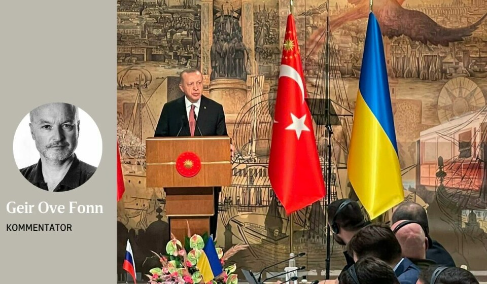 MEKLER: Forrige tirsdag kunne Tyrkias president Recep Tayyip Erdogan ønske russiske og ukrainske delegasjoner velkommen til fredssamtaler i Istanbul. Lykkes Tyrkia i rollen som mekler vil det bety kjærkommen gevinst for Erdogan, som de siste åene har framstått som stadig mer autoritær og isolert på den internasjonale scenen. l