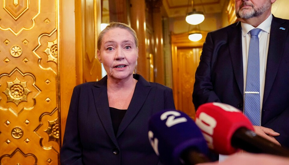 Stortingspresident Eva Kristin Hansen snakker med pressen etter et møte de parlamentariske ledere i Stortinget om pendlersaken. Senere meddelte hun at hun trekker seg som stortingspresident, etter at det ble kjent at Oslo politidistrikt åpner etterforskning. Stortingspresident Eva Kristin Hansen snakker med pressen etter et møte de parlamentariske ledere i Stortinget om pendlersaken. Foto: Torstein Bøe / NTB