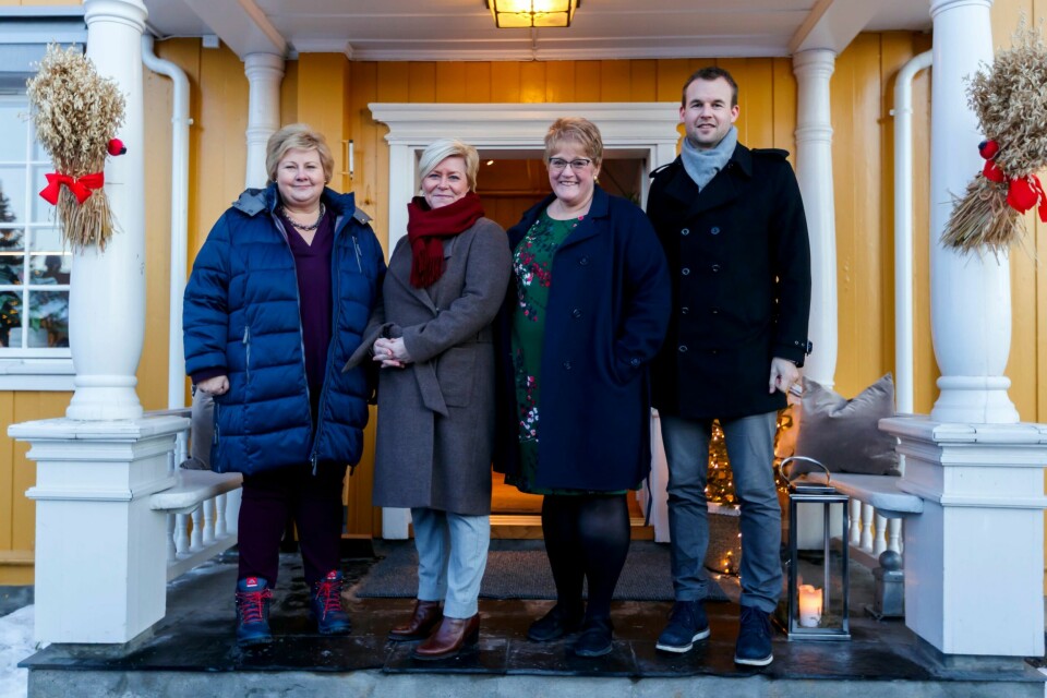 Gran 20190102. Statsminister Erna Solberg, finansminister Siv Jensen, kulturminister Trine Skei Grande og nestleder i Krf, Kjell Ingolf Ropstad, utenfor Granavolden Gjæstgiveri på Hadeland hvor regjeringsforhandlingene startet onsdag. Regjeringspartiene høyre, Frp og Venstre innleder forhandlinger med Krf i håp om å danne en borgerlig flertallsregjering. Foto: Cornelius Poppe / NTB scanpix