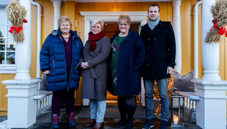 Statsminister Erna Solberg (H), finansminister Siv Jensen (Frp), kulturminister Trine Skei Grande (V) og KrF-nestleder Kjell Ingolf Ropstad utenfor Granavolden Gjæstgiveri den dagen forhandlingene startet.