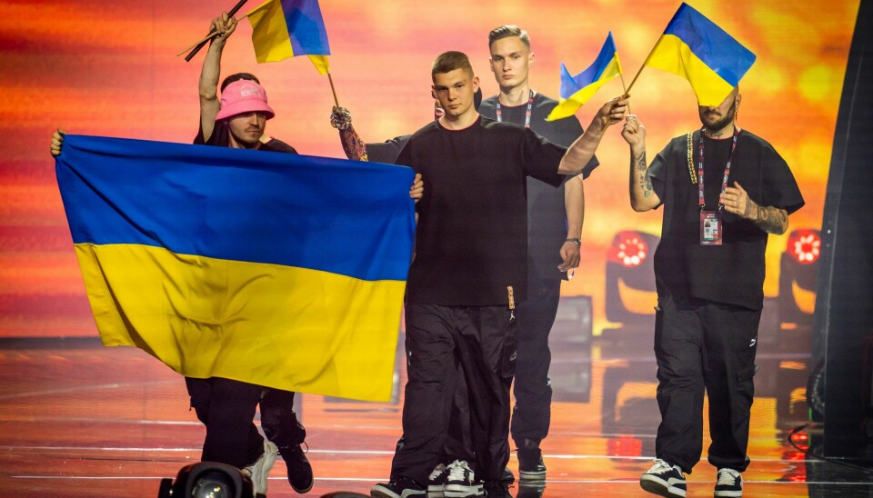 VINNERE: Ukrainske Kalush på scenen under Eurovision Song Contest i Pala Olimpico i Torino. Lørdag kveld vant de en overveldende seier, takket være folkestemmer fra hele Europa. Kalush Orchestra under innmarsjen til den første generalprøven fredag. Foto: Heiko Junge / NTB