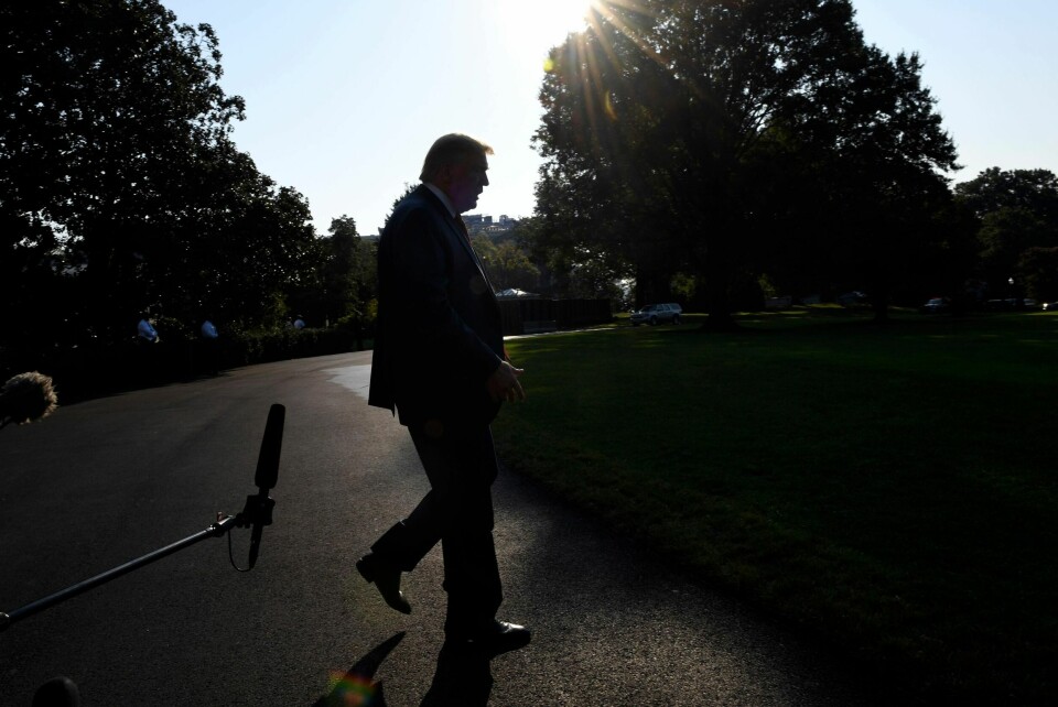 I juli snakket Donald Trump med Ukrainas nyvalgte president Volodymyr Zelenskyj på telefon. Der ba han om hjelp til å bli å etterforske rivale Joe Biden og sønnen. Zelenskyj var tv-stjerne før han ble valgt og spilte i en siere om en vanlig mann som ble nettopp president.
