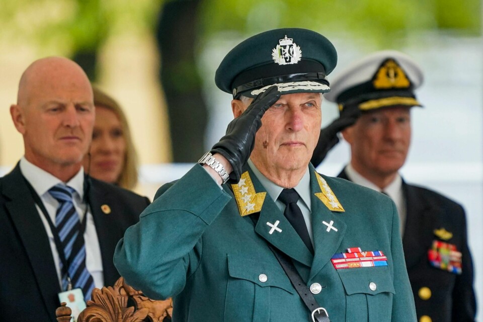 Kong Harald deltok på 75-årsmarkeringen for frigjøringen på Akershus festning i mai. I den nye boken 'Kongen forteller' snakker kongen om at han synes vår tid minner stadig mer om tiden før 2. verdenskrig.