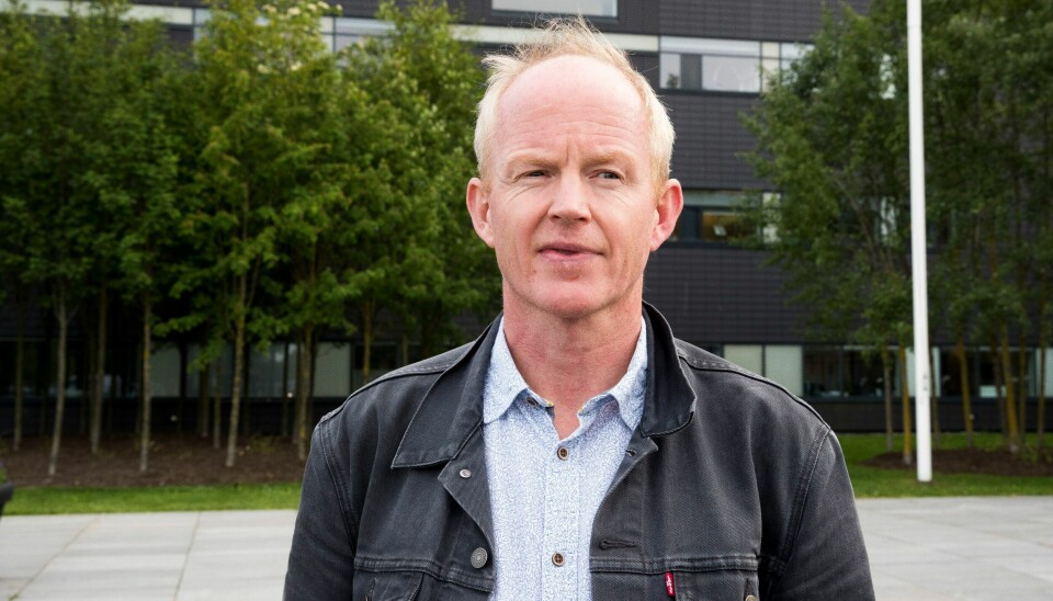OVERRASKET: Lars Haltbrekken (SV) hadde ut fra Aps retorikk i Stortinget de siste fire årene, regnet med at partiet ville stå hardere på for klima og natur enn det som viste seg i regjeringssonderingene. Lørenskog 20190618.Abbasi-familien returnerer til Norge. Lars Haltbrekken, stortingspolitiker for SV og talsperson for familien, møter pressen utenfor A-hus.Foto: Terje Pedersen / NTB