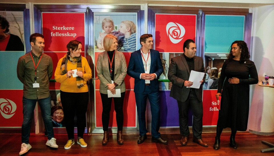 Arbeiderpartiets bredt sammensatte migrasjonsutvalg. Nest lengst til høyre: utvalgsleder Masud Gharahkhani.