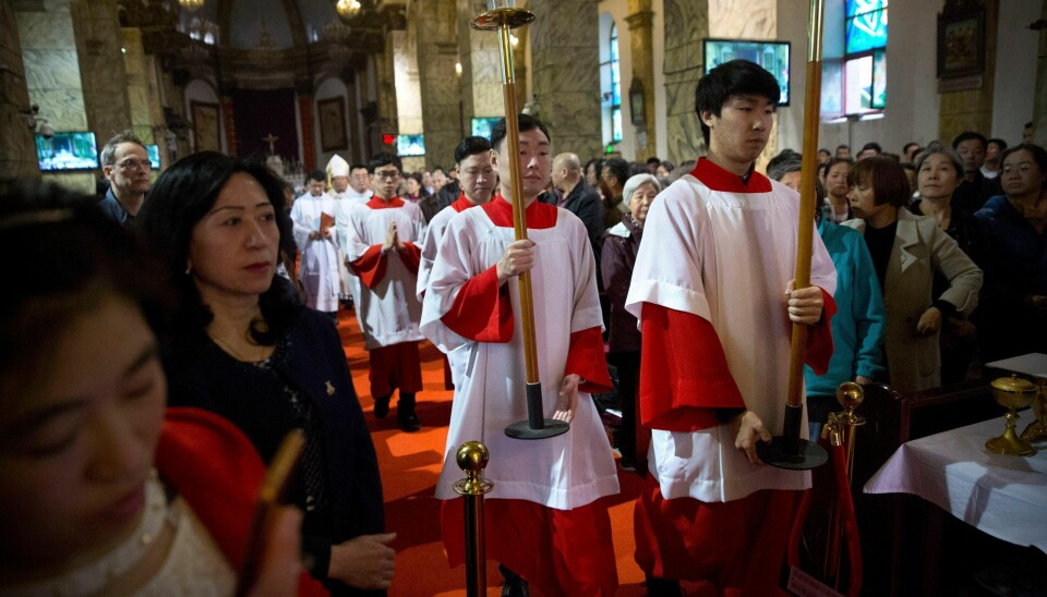 Messe feires i en av de regjeringsgodkjente katolske kirkene i Beijing. Ifølge observatører har forholdene for kinesiske katolikker som nekter å bli en del av den regjeringskontrollerte kirken, blitt mye verre.