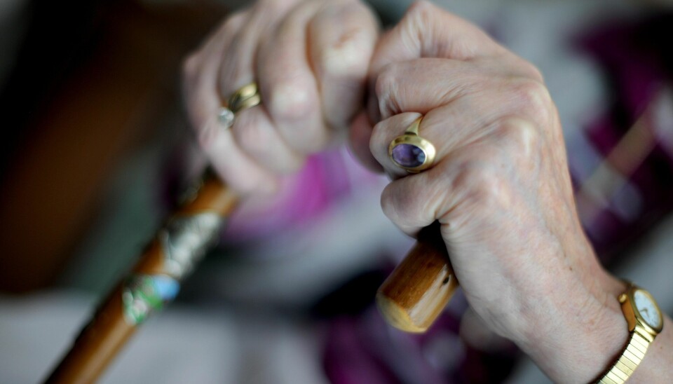 Forskerne har funnet ut at cellene hos Alzheimer-pasienter ikke klarer å kvitte seg med nok avfallsstoffer. Det rammer stoffskiftet og fører til at hjerneceller dør.