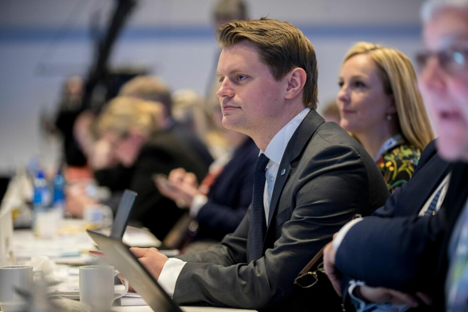 Stortingsrepresentant Peter Christian Frølich sier til Dagbladet at loven om kjøp av sexdukker er uklar og sier Stortinget bør skjerpe den.