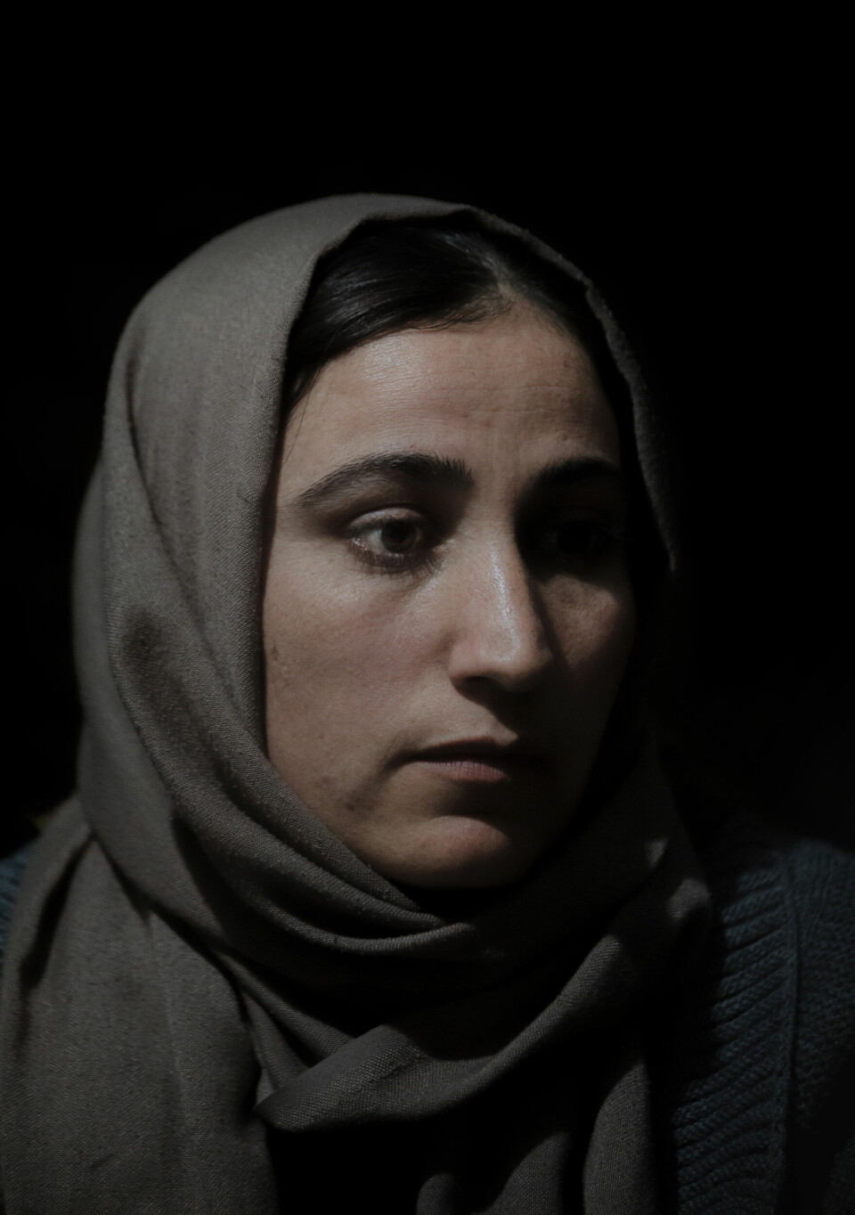 1. premie. Portrett. VGs Janne Møller-Hansen har møtt Jesidikvinnen Ahlam (26) fra Tel Kasab i Sinjar. Hun slapp ut av IS-fangenskap i slutten av september 2018, etter fire år som slave.