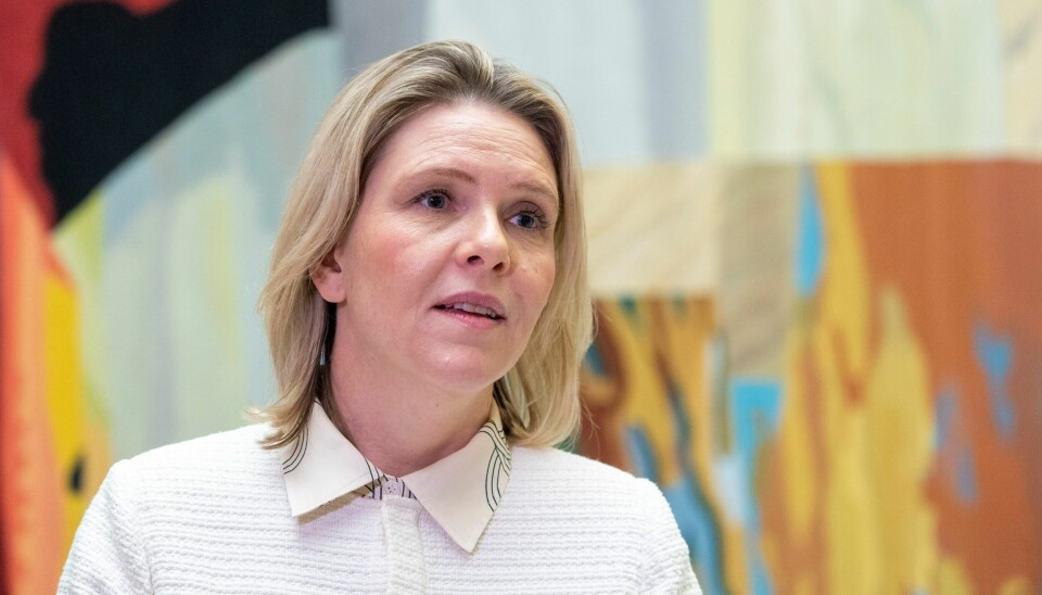 BEKYMRET: Frp-leder Sylvi Listhaug frykter at familier må ta i bruk feriepengene sine for å dekke over økonomiske vansker som følge av økte priser. Frp-leder Sylvi Listhaug i forbindelse med møtet i den utvidede utenriks- og forsvarskomiteen på Stortinget mandag.Foto: Terje Pedersen / NTB