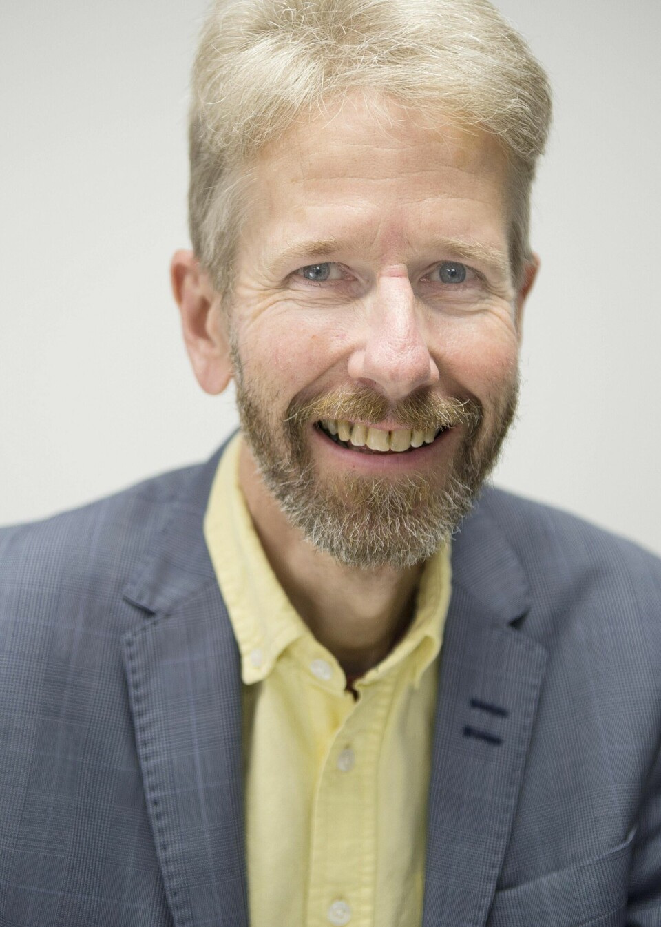 – Sanselig og nært skildrer han lukten av skog og treverk, skriver vår anmelder om Per Helge Genbergs nye bok.