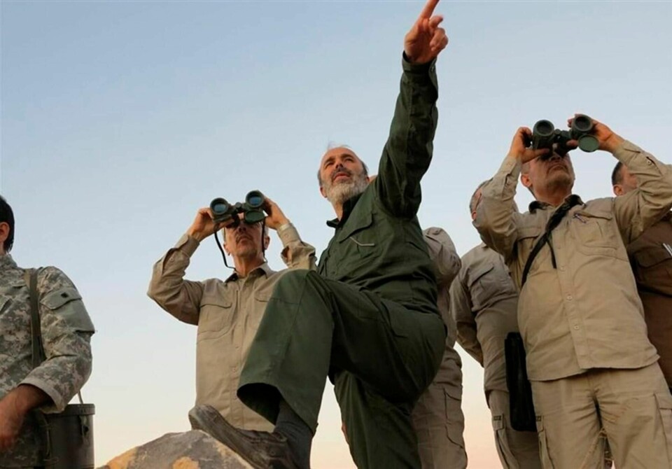 Her er Irans hærstab-sjef Maj. Gen. Mohammad Bagheri (til venstre) og andre senioroffiserer i frontlinjen av den nordlige provinsen Aleppo i Syria. Bildet er fra 20. oktober 2017.