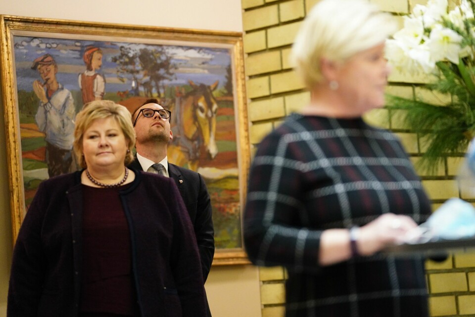 TO VERSJONER: Etter at Frp-leder Siv Jensen hadde sagt at kristne kvoteflyktninger får prioritet, var statsminister Erna Solberg raskt ute med å poengtere at det også gjelder andre religiøst forfulgte.