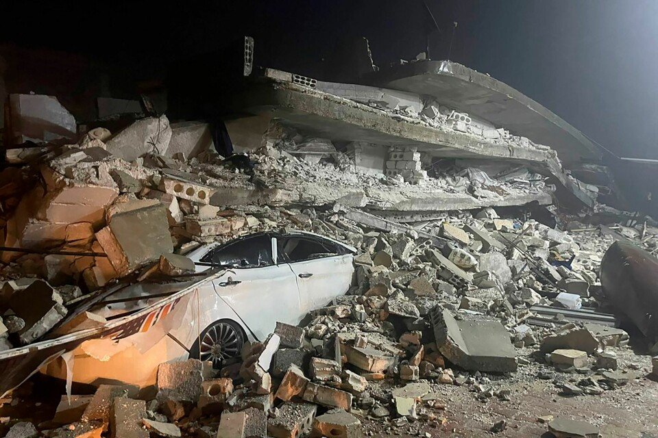 En bil i ruinene av en bygning i Idlib-området i Syria. Foto: Ghaith Alsayed / AP / NTB En bil i ruinene av en bygning i Idlib-området i Syria. Foto: Ghaith Alsayed / AP / NTB
