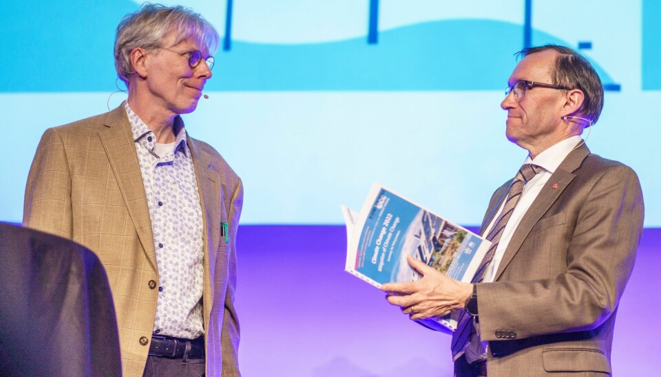 Klima- og miljøminister Espen Barth Eide (Ap) tok imot klimarapporten og sa at regjeringen om få dager legger fram energimeldingen. Foto: Heiko Junge / NTB Klima- og miljøminister Espen Barth Eide (Ap) tok imot klimarapporten og sa at regjeringen om få dager legger fram energimeldingen. Foto: Heiko Junge / NTB