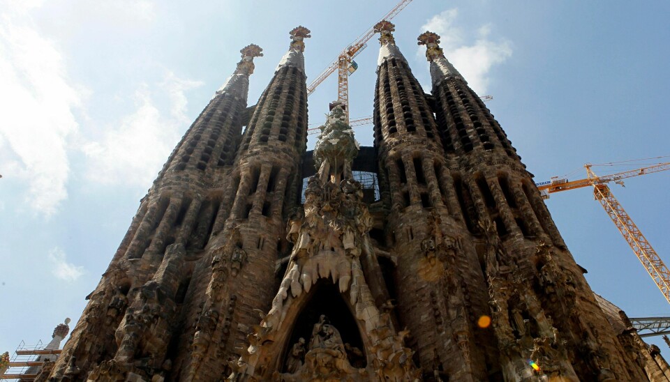 Katedralen La Sagrada Familia i Barcelona kunne ikke ta imot besøkende fredag fordi demonstranter sperret inngangen.