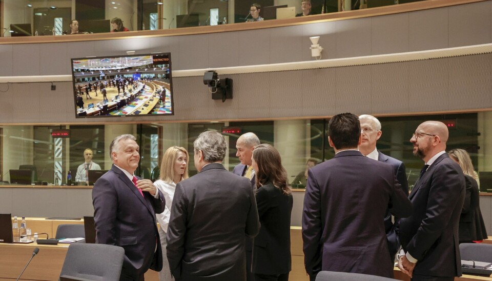 Ungarns statsminister Viktor Orban, helt til venstre, EU-president Charles Michel helt til høyre, og flere andre EU-statsministre under EU-toppmøtet i Brussel. Foto: Olivier Matthys / AP / NTB Ungarns statsminister Viktor Orban, helt til venstre, EU-president Charles Michel helt til høyre, og flere andre EU-statsministre under EU-toppmøtet i Brussel. Foto: Olivier Matthys / AP / NTB