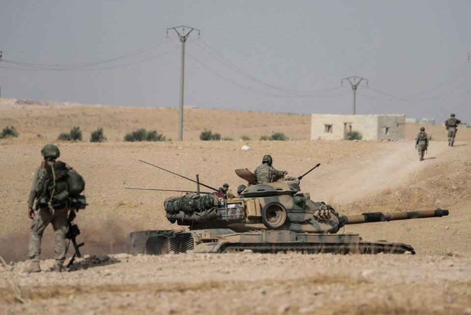 Tyrkiske stridsvogner og soldater stasjonert ved den syriske byen Manbij i 2019. Russland fraråder Tyrkia å inngå en ny militæroffensiv i Syria. Arkivfoto: Ugur Can / DHA / AP / NTB Tyrkiske stridsvogner og soldater stasjonert ved den syriske byen Manbij i 2019. Russland fraråder Tyrkia å inngå en ny militæroffensiv i Syria. Arkivfoto: Ugur Can / DHA / AP / NTB