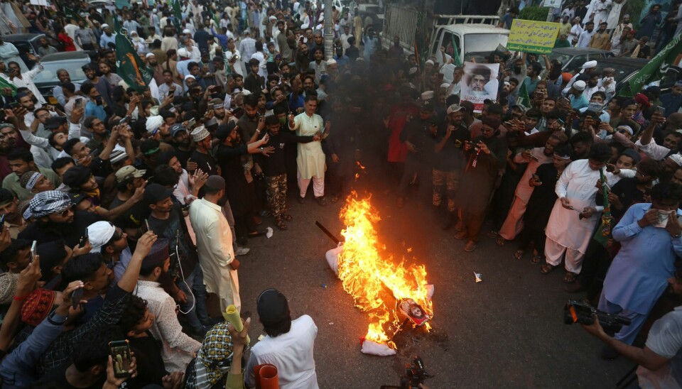 DEMONSTRASJONER: Demonstrasjoner brøt ut i India etter uttalelser fra to talspersoner for statsminister Modi, blant annet om profeten og hans mindreårige kone. To demonstranter ble lørdag drept av indisk politi. Demonstrasjoner brøt ut i India etter uttalelser fra to talspersoner for statsminister Modi, blant annet om profeten og hans mindreårige kone. To demonstranter ble lørdag drept av indisk politi. Foto: Fareed Khan / AP / NTB