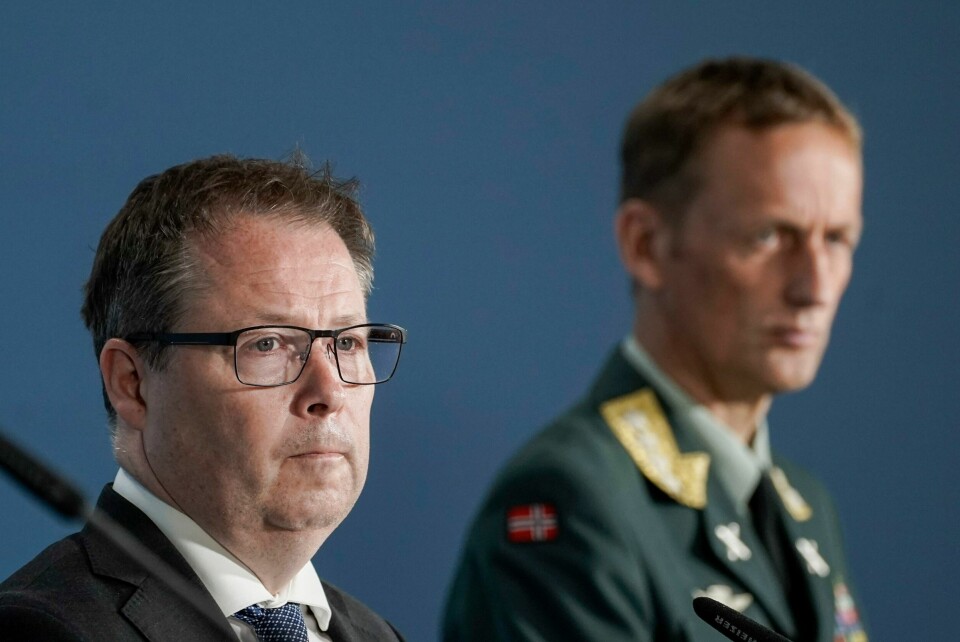 FREDAG: Forsvarsminister Bjørn Arild Gram (t.v.) og forsvarssjef Eirik Kristoffersen under Forsvarsdepartementet, Forsvarsmateriell og Forsvarets pressemøte om helikoptre fredag morgen. Forsvarsminister Bjørn Arild Gram (t.v.) og forsvarssjef Eirik Kristoffersen under Forsvarsdepartementet, Forsvarsmateriell og Forsvarets pressemøte om helikoptre mandag morgen. Foto: Terje Pedersen / NTB