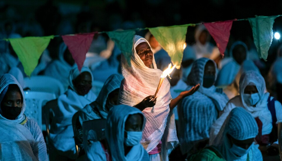 De fremmøtte i Medhane Alem-katedralen i Addis Ababa tente torsdag lys og ba for fred i Etiopia.