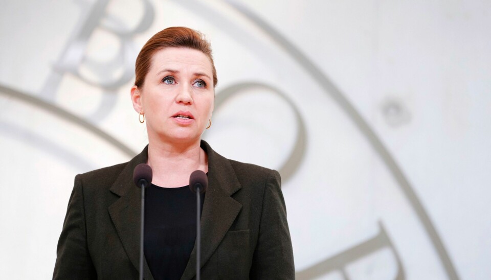 STATSMINISTER: – Helsefaglig er det ikke noe belegg for den nåværende ukegrensen, sier Danmarks statsminister Mette Fredriksen. Arkivfoto. Danmarks statsminister Mette Frederiksen varsler opprustning av det danske forsvaret. Arkivfoto: Liselotte Sabroe / Ritzau Scanpix via AP / NTB