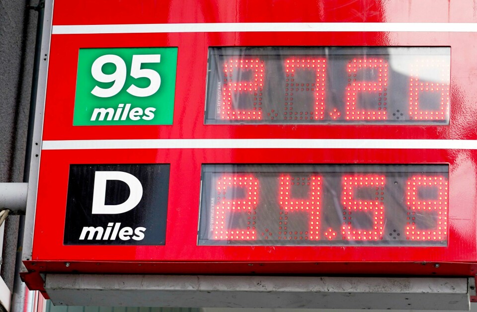 OSLO: Prisene på drivstoff har særlig bidratt til økningen i konsumprisideksen. 31. mai ble dette bildet tatt på Kiellands plass i Oslo. Bensinprisen var da på 27,28 kroner per liter. Prisene på drivstoff har særlig bidratt til økningen i konsumprisideksen. 31. mai ble dette bildet tatt på Kiellands plass i Oslo. Bensinprisen var da på 27,28 kroner per liter. Foto: Gorm Kallestad / NTB