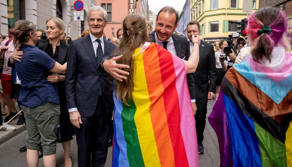Kronprins Haakon, kronprinsesse Mette-Marit og statsminister Jonas Gahr Støre besøkte lørdag åstedet for skytingen ved London pub. Kronprins Haakon, kronprinsesse Mette-Marit og statsminister Jonas Gahr Støre besøkte lørdag åstedet for skytingen ved London pub. Foto: Javad Parsa / NTB