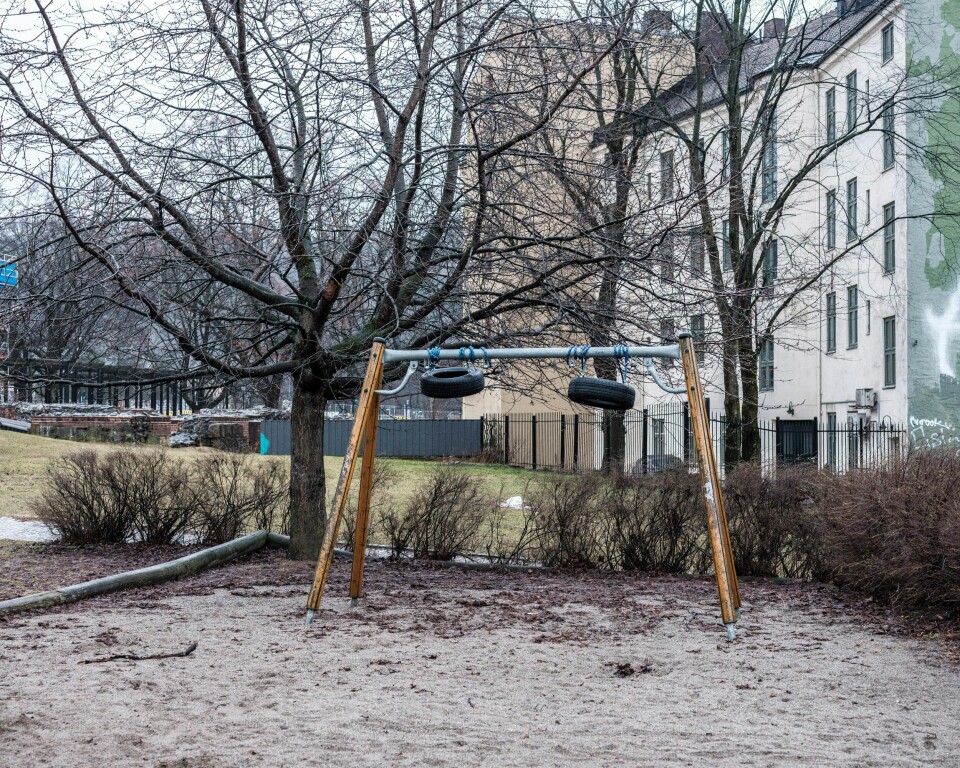 Tomme gater i Oslo første helgen med Corona-feber. Korona. Lekestativ.