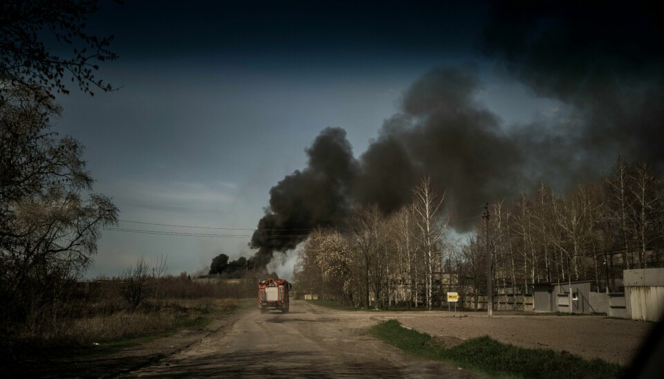 NYE ANGREP: Svart røyk stiger opp etter det som skal ha vært et russisk angrep i Kharkiv fredag. Foto: Felipe Dana / AP / NTB Svart røyk stiger opp etter det som skal ha vært et russisk angrep i Kharkiv fredag. Foto: Felipe Dana / AP / NTB