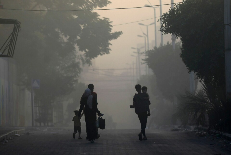 FLUKT: Palestinere flykter fra Gaza by etter et israelsk luftangrep i Nasser-bydelen onsdag. Palestinere flykter fra Gaza by etter et israelsk luftangrep i Nasser-bydelen onsdag. Foto: Abed Khaled / AP / NTB