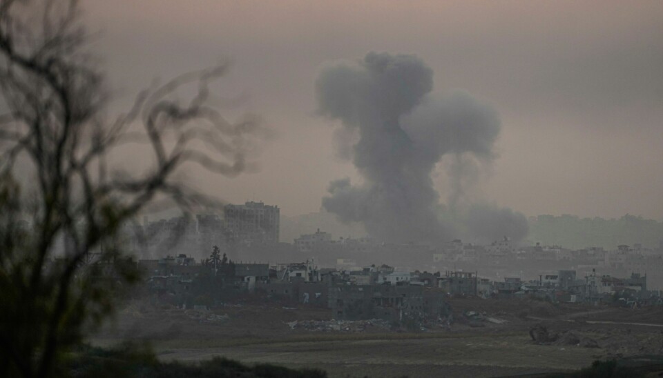 GAZA: Røyken stiger etter et israelsk bombeangrep i Gaza tidligere denne uka. Røyk stiger opp etter et israelsk luftangrep på Gazastripen mandag. Foto: Ohad Zwigenberg / AP / NTB