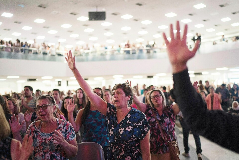 Før helgens avgjørende runde i presidentvalget i Brasil regnes stemmene fra evangeliske kristne, som her i pinsemenigheten Assembly of God Victory i Rio de Janeiro, som en avgjørende faktor dersom ytterliggående Jair Bolsonaro blir valgt.