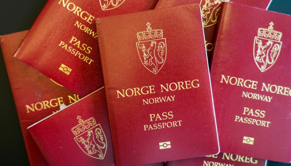 PASS-TRØBBEL: Det er fortsatt usikkert om det blir mulig å reise med utgåtte pass i sommer. Det er fortsatt usikkert om det blir mulig å reise med utgåtte pass i sommer.Illustrasjonsfoto: Lise Åserud / NTB