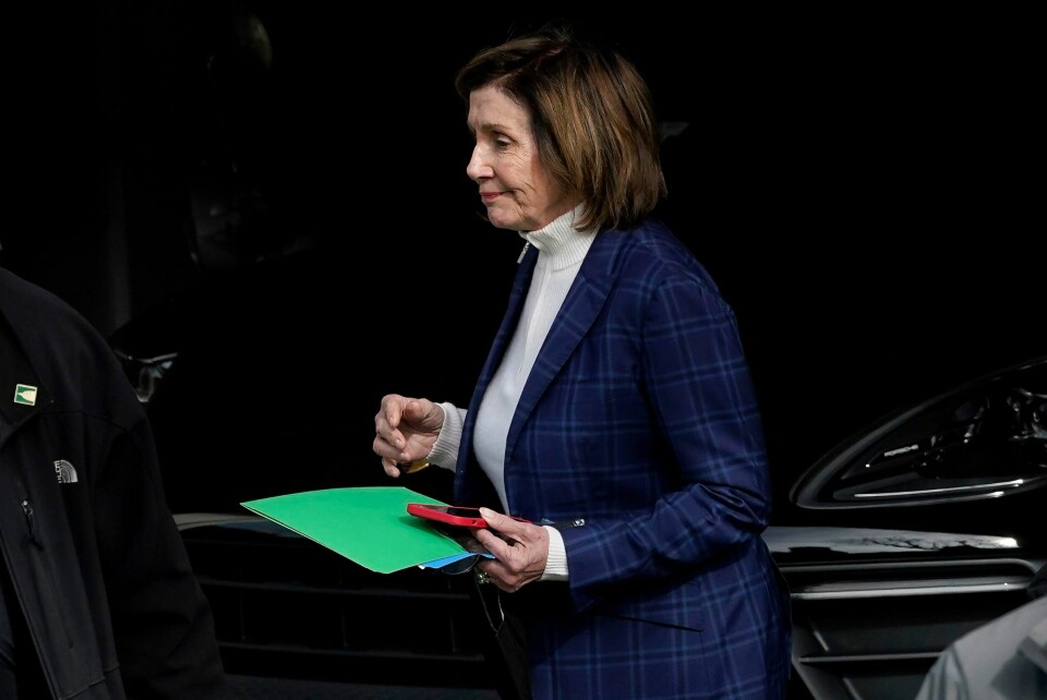 Demokraten Nancy Pelosi sier at angrepet på ektemannen vil påvirke beslutningen om hun vil fortsette i Kongressen. Demokraten Nancy Pelosi sier at angrepet på ektemannen vil påvirke beslutningen om hun vil fortsette i Kongressen. Foto: Jeff Chiu / AP / NTB