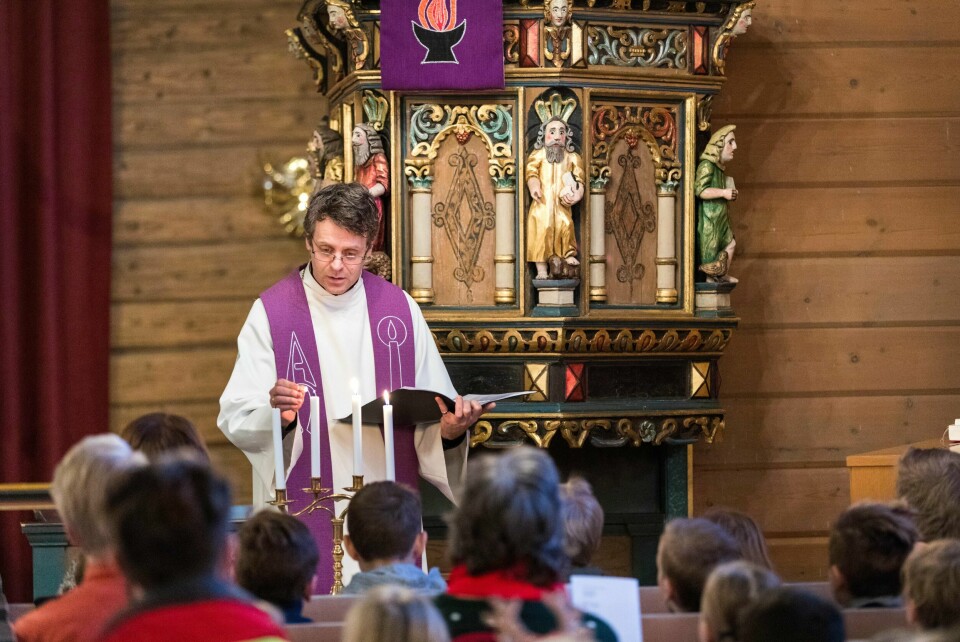 – Det er veldig mange som sitter foran din prekestol som har lang fartstid som formidlere, skriver Tormod Berger som oppfordrer prester til å spørre kirkegjengeren om hva de synes om prekenen. Bilde: Prest i Leinstrand kirke