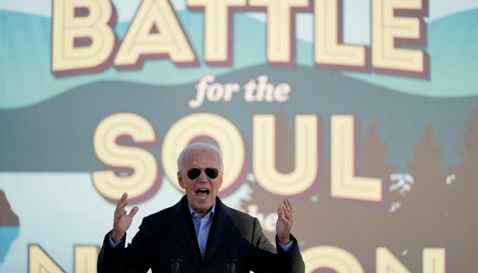 Bare dager før valget leder Joe Biden klart på meningsmålingene. Før helgen hadde han også et lite forsprang i Florida, som er en av de viktigste vippestatene i år. Her er Biden i Minnesota fredag.
