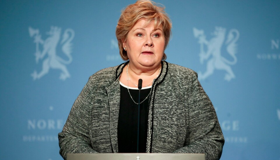 Statsminister Erna Solberg mener at samarbeidet med innvandringsgrupper er godt, med tanke på koronapandemien. Hun sier det har vært utfordrende, men er blitt bedre. Foto: Jil Yngland/NTB