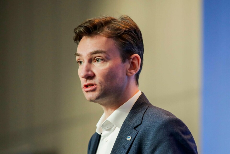 Hva har regjeringen har gjort for å rydde opp i trygdeskandalen? Det må arbeids- og sosialminister Henrik Asheim (H) svare på i kontrollkomiteens høring fredag.