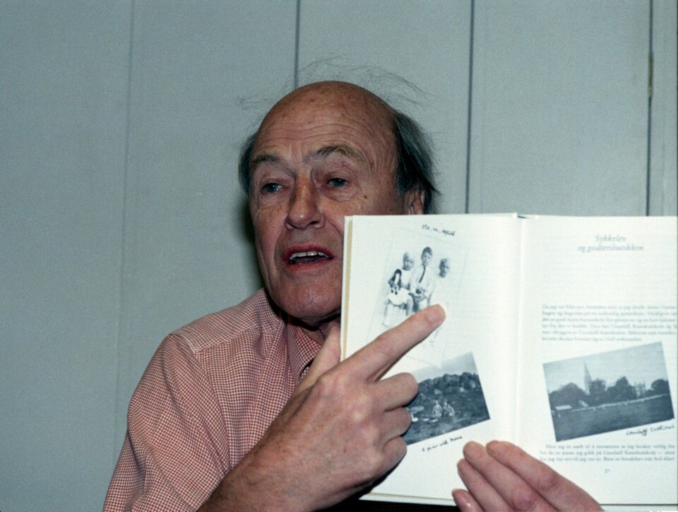 OMSTRIDT: Den britiske forfatteren Roald Dahl under presentasjonen av en av sine bøker i norsk oversettelse i 1989. Vårt Land har skrevet på lederplass at Dahls antisemittisme er et problem for oss som leser ham. Roald Dahl