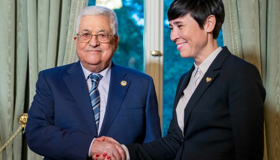 Utenriksminister Ine Eriksen Søreide (H) tar i mot Palestinas president Mahmoud Abbas før middag i statens representasjonsbolig.