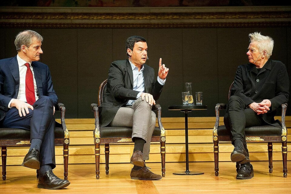 Jonas Gahr Støre i samtale med stjerneøkonom og forfatter av Thomas Piketty, og professor Kalle Moene ved Universitetet i Oslo. Ap-lederen utfordrer fortellingen om at tiden for nye velferdsordninger for alle er forbi.