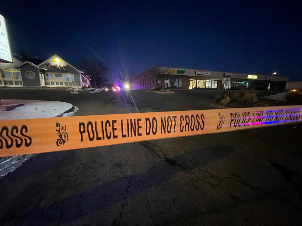 Politiet har sperret av området rundt den skeive nattklubben i Colorado Springs i USA der fem mennesker ble drept lørdag kveld. Foto: Thomas Peipert / AP / NTB Politiet har sperret av området rundt den skeive nattklubben i Colorado Springs i USA der fem mennesker ble drept lørdag kveld. Foto: Thomas Peipert / AP / NTB