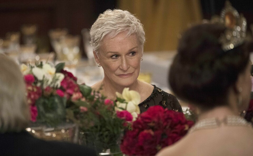 Det er ikke lite den talentfulle Joan (Glenn Close) har måttet holde ut med fra sin nobelprisvinnende forfattermann gjennom årene. Når er begeret fullt?